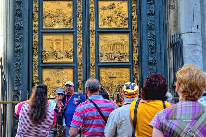 Expert-Guided Renaissance Florence Walking Tour: Duomo, Uffizi & Ponte Vecchio photo 3