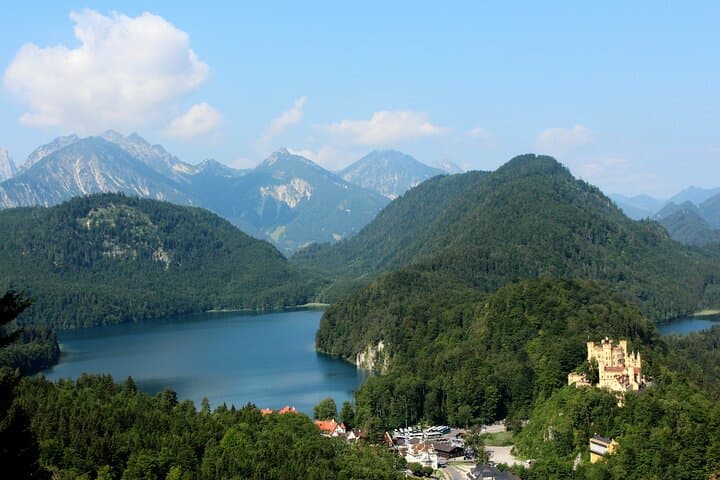 Skip-the-Line Neuschwanstein Castle Tour from Hohenschwangau photo 3
