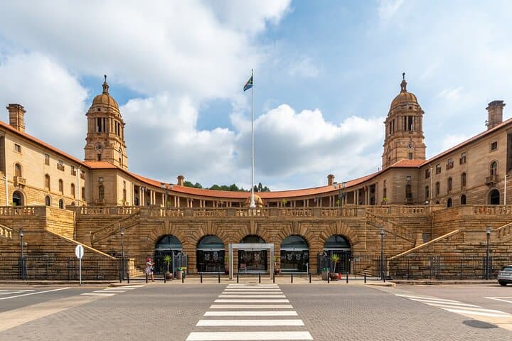 Johannesburg to Pretoria: Private Historical Tour to Voortrekker Monument, Kruger House & Union Buildings