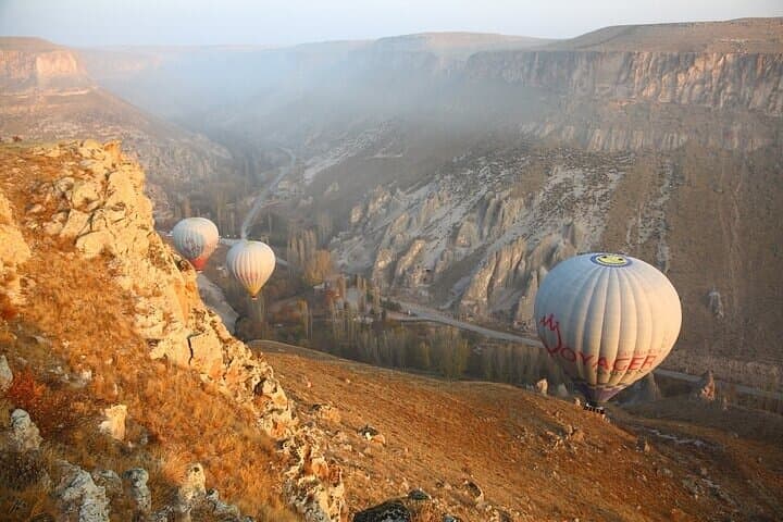 Sunrise Hot-Air Balloon Ride Over Soğanlı Valley, Cappadocia photo 3