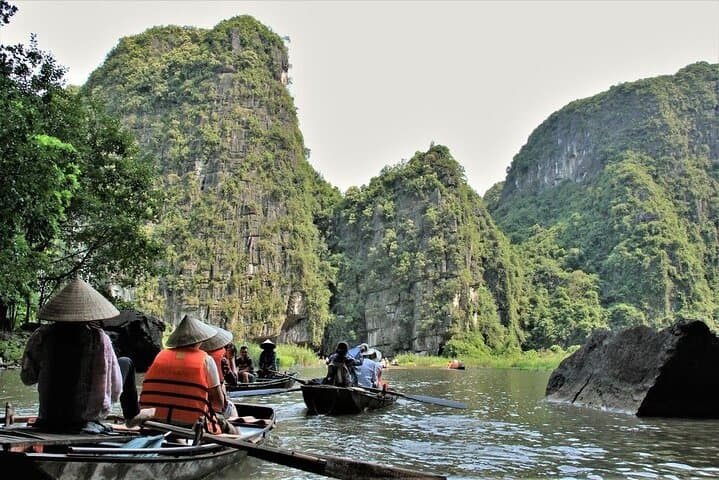 Full-Day Ninh Binh from Hanoi: Hoa Lu, Tam Coc Boat Ride & Mua Cave Viewpoint photo 6