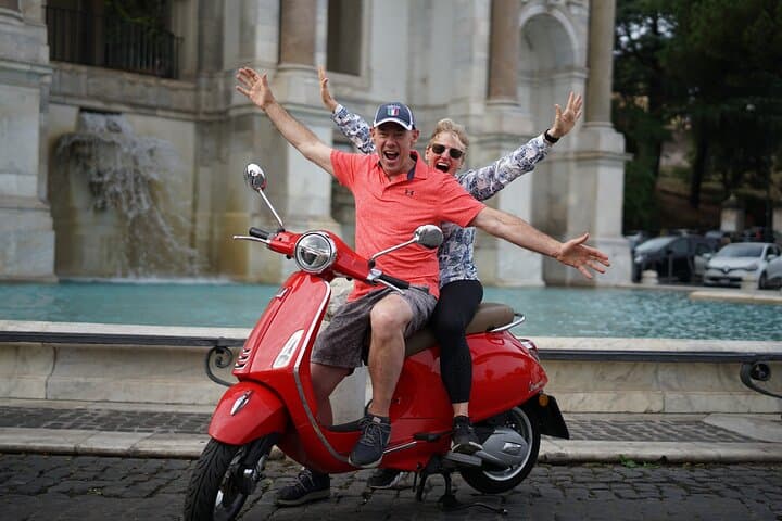 Rome Vespa Tour: Colosseum, Gianicolo & Orange Garden Photography Ride photo 6