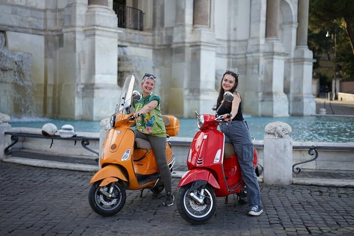 Rome Vespa Tour: Colosseum, Gianicolo & Orange Garden Photography Ride photo 5