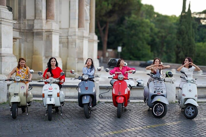 Rome Vespa Tour: Colosseum, Gianicolo & Orange Garden Photography Ride