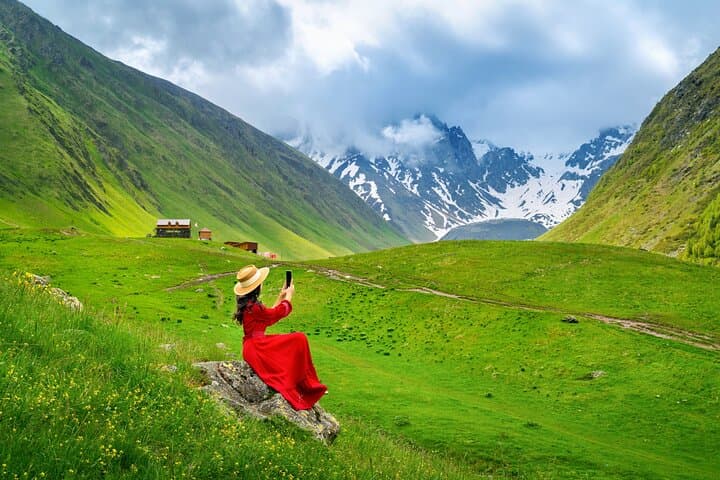 Kazbegi Peaks and Valleys: Private Kazbegi Hiking Tour & Stepantsminda Culture photo 6