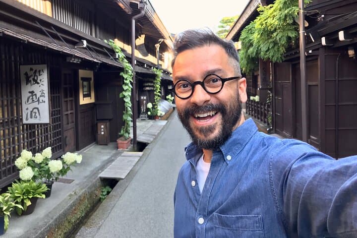 Takayama Sanmachi Stroll: 30-Minute Guided Walk Through Old Town