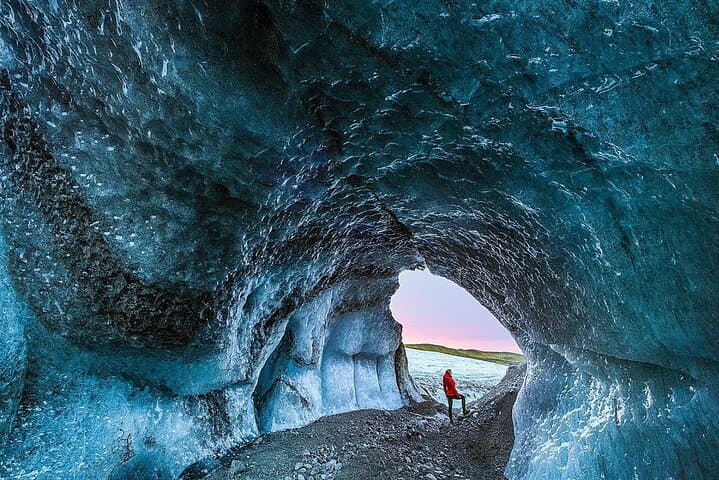 Iceland South Coast 2-Day Winter Tour: Ice Caves, Jokulsarlon & Diamond Beach