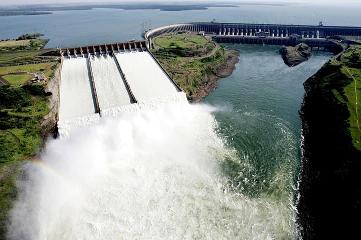 Iguazu Falls, Bird Park & Itaipu Dam: Private Day Tour from Foz do Iguaçu