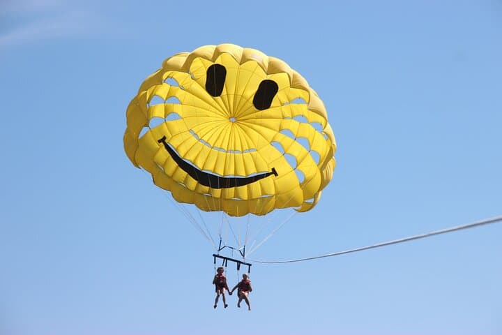 Kelowna Parasailing: Triple Flight Over Lake Okanagan photo 6