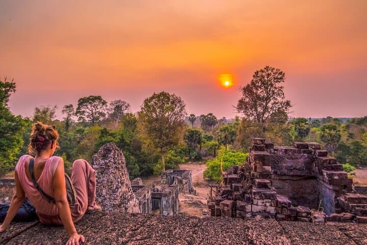 Private Angkor Wat Day Tour with Sunset Viewing — Siem Reap Temple Experience photo 2