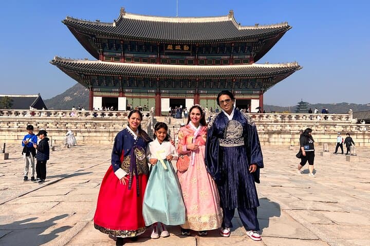 Seoul Kimchi Making and Hanbok Palace Experience photo 2