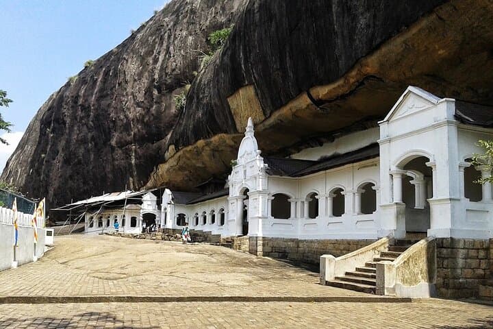 Kandy to Sigiriya Day Tour: Sigiriya Rock & Dambulla Cave Temple Excursion photo 2