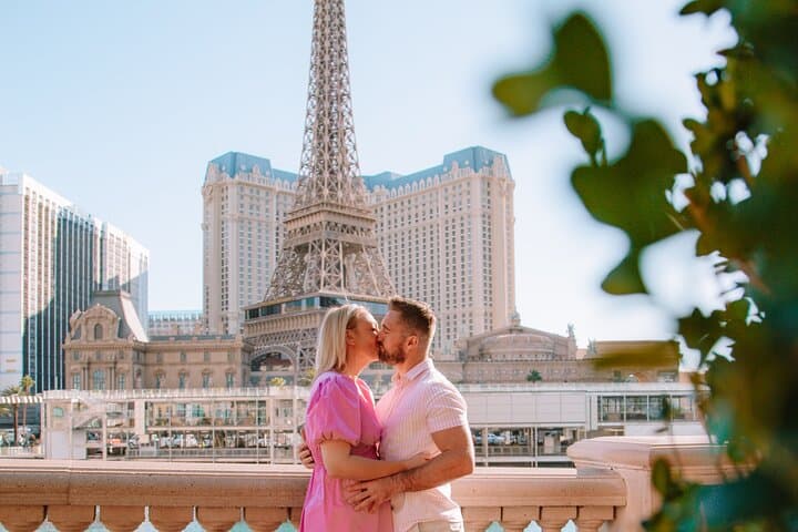 Private Professional Photoshoot in Macau — Capture Cityscapes & Coastal Views photo 2