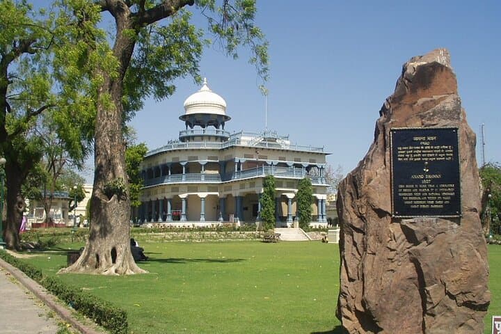 Prayagraj Day Tour: Triveni Sangam, Forts & Anand Bhawan from Varanasi photo 1