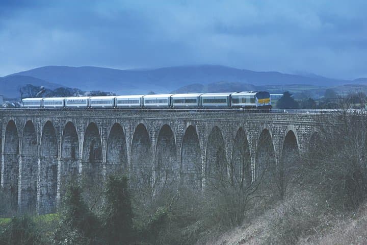 London to Dublin, Belfast & Giant's Causeway: 5-Day Rail and Ferry Coastal Tour photo 1