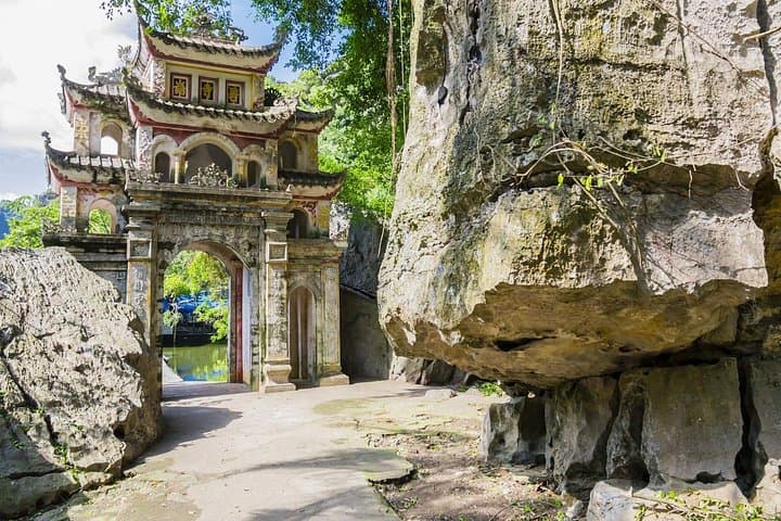 Ninh Binh 2-Day Tam Coc, Mua Cave & Hoa Lu Small-Group Tour from Hanoi photo 3
