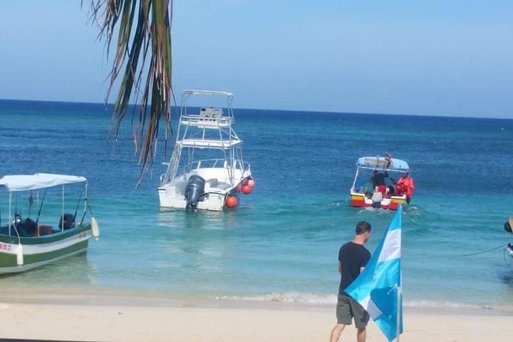 Horseback Riding and Snorkeling at West Bay Beach — Private Roatán Tour photo 2