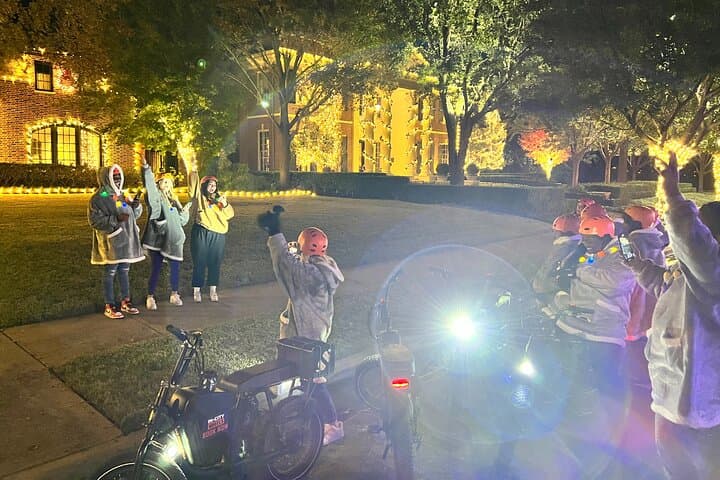 Dallas Christmas Lights Bike Tour — Highland Park Holiday Ride photo 2