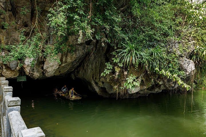 Vang Vieng Full-Day: Kayaking, Cave Tubing & Zipline Adventure photo 2