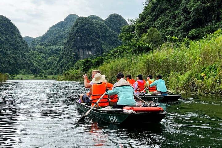 Ninh Binh Day Tour: Hoa Lu, Trang An & Hang Mua from Hanoi photo 2