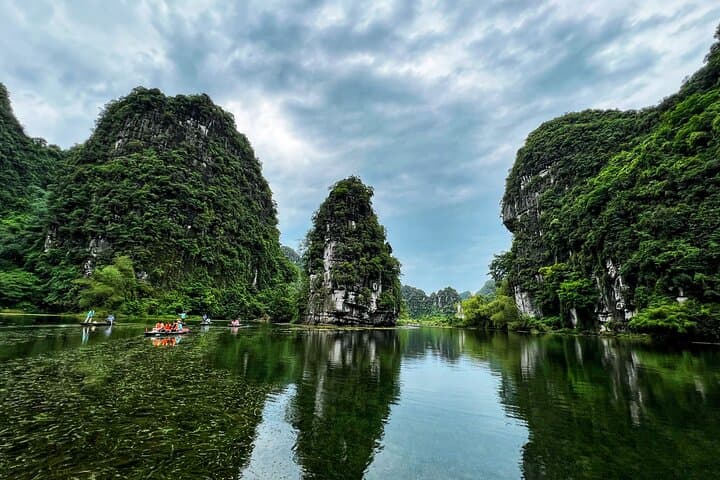 Ninh Binh Day Tour: Hoa Lu, Trang An & Hang Mua from Hanoi photo 3