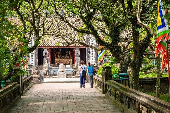 Ninh Binh Day Tour: Hoa Lu, Trang An & Hang Mua from Hanoi photo 6