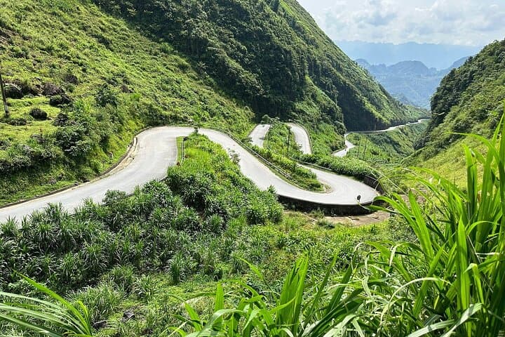 Ha Giang Comfort Car Loop: 4-Day Scenic Drive through Ma Pi Leng and Dong Van photo 2