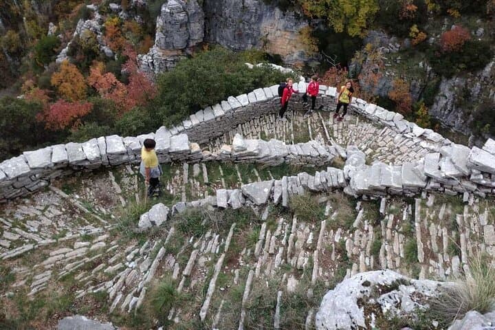 Beloi Viewpoint Hike: Vradeto Steps & Vikos Gorge Day Trek photo 3