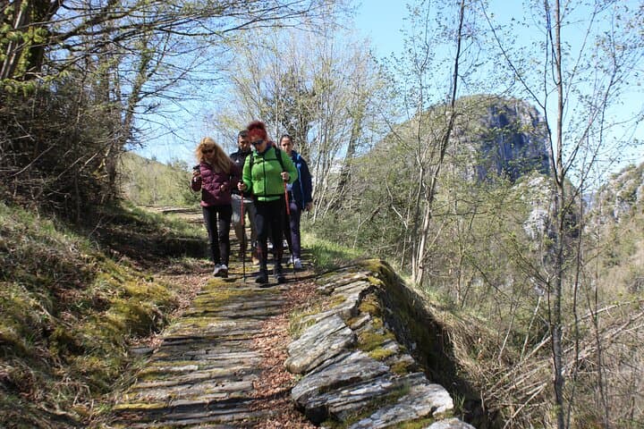Beloi Viewpoint Hike: Vradeto Steps & Vikos Gorge Day Trek photo 5