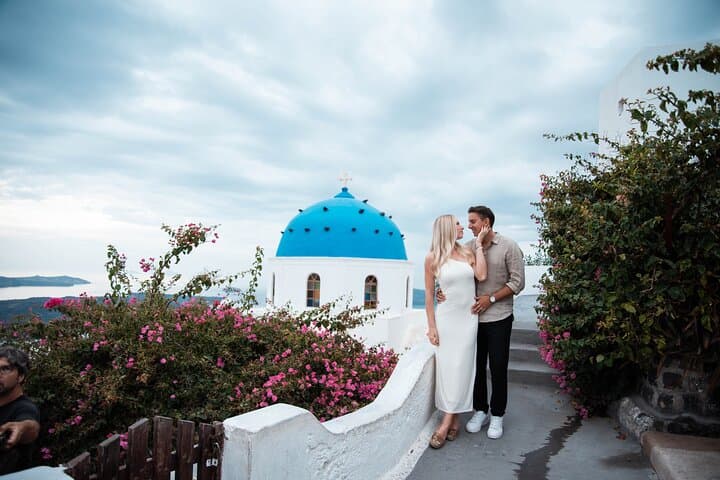 Santorini Imerovigli 1-Hour Couples Photoshoot on the Caldera photo 5