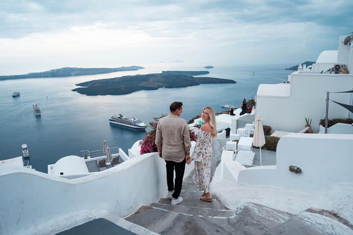Santorini Imerovigli 1-Hour Couples Photoshoot on the Caldera photo 6