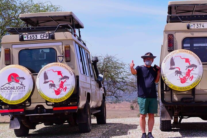 Arusha National Park: Walking and Canoe Safari Day Trip