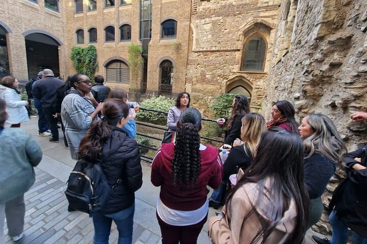 See London by Black Cab and Taste Borough Market: Private Taxi & Food Tour