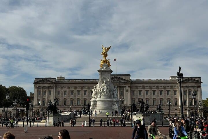 Private Changing of the Guard Experience — Front-Row Royal Ceremony in London photo 4