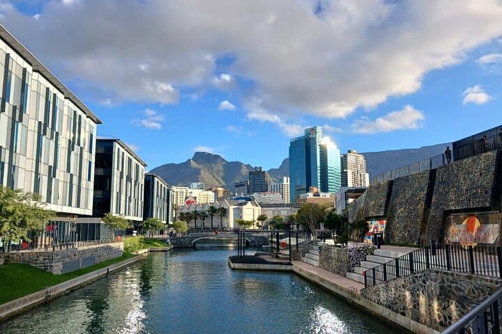 Cape Town Context Walk: V&A Waterfront & Lower Town History Tour