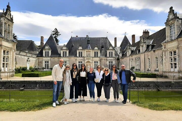Loire Valley Day Tour: Chambord, Chenonceau & Private Château Lunch