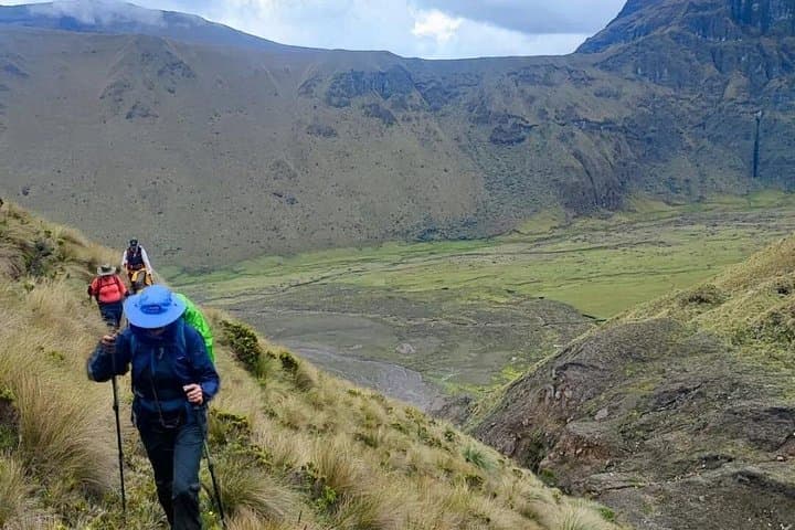 Altar Volcano Trek: 5-Day Hike to Laguna Amarilla and the Blue Lagoons photo 2