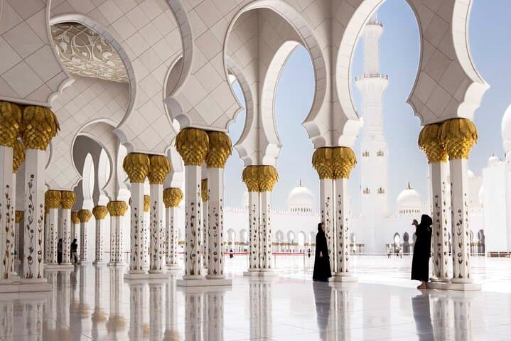 Abu Dhabi City Tour & Evening Desert Safari: Mosque, Corniche and Dune-Bashing Under the Stars photo 6
