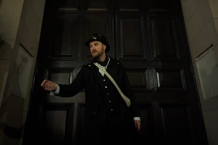 Dark History Walking Tour of Warwick: Ghost Stories, Murders & Castle Secrets photo 6