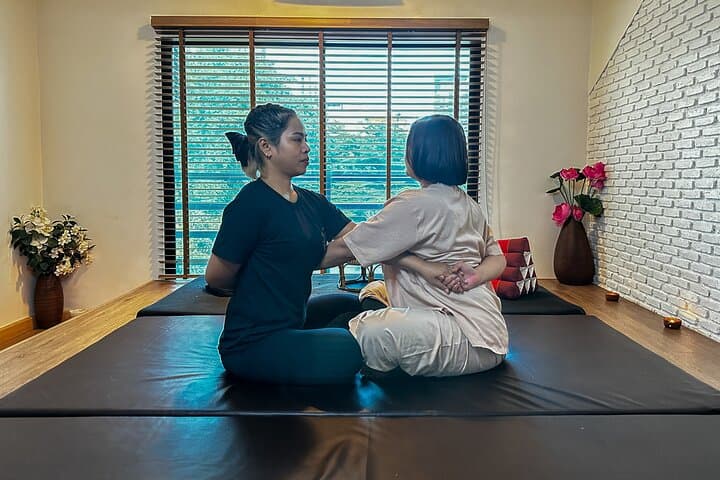 Couple Thai Massage Workshop in Bangkok — Private 2-Hour Lesson with World Champion Therapists photo 1