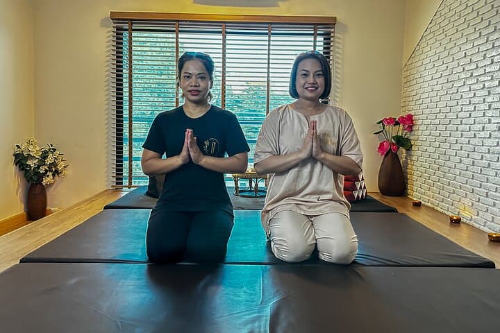 Couple Thai Massage Workshop in Bangkok — Private 2-Hour Lesson with World Champion Therapists photo 4