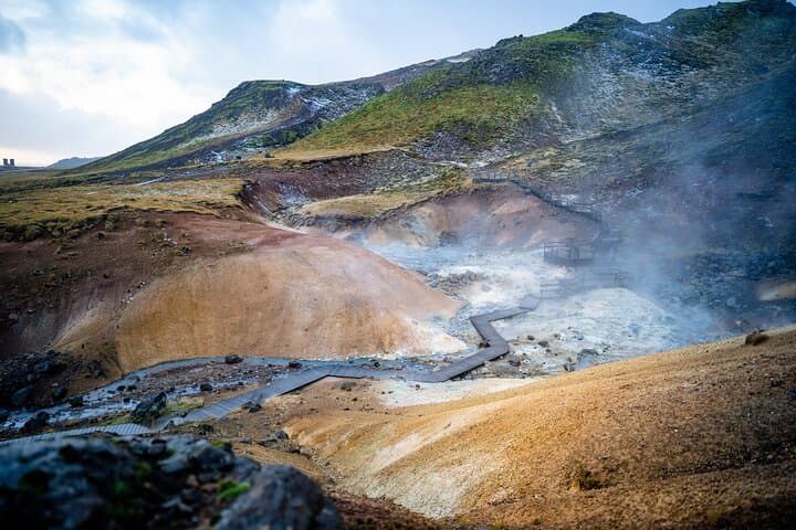 Private Reykjanes Tour — Bridge Between Continents, Geothermal Sites & Blue Lagoon photo 2
