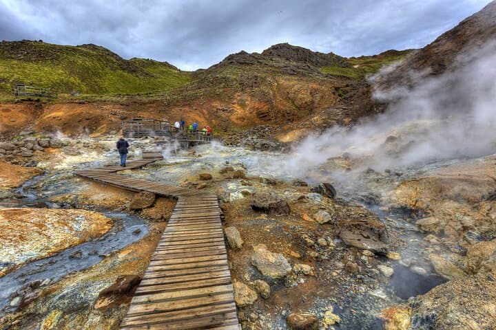 Private Reykjanes Tour — Bridge Between Continents, Geothermal Sites & Blue Lagoon photo 5