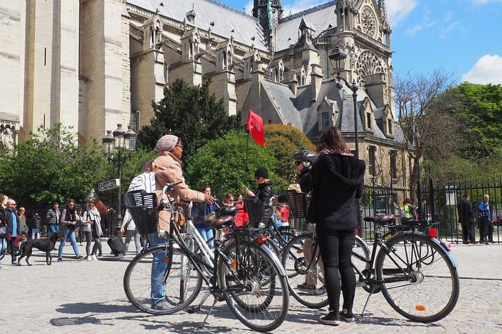 Paris Bike Food Tour: Marais & Île de la Cité Tasting Ride photo 2