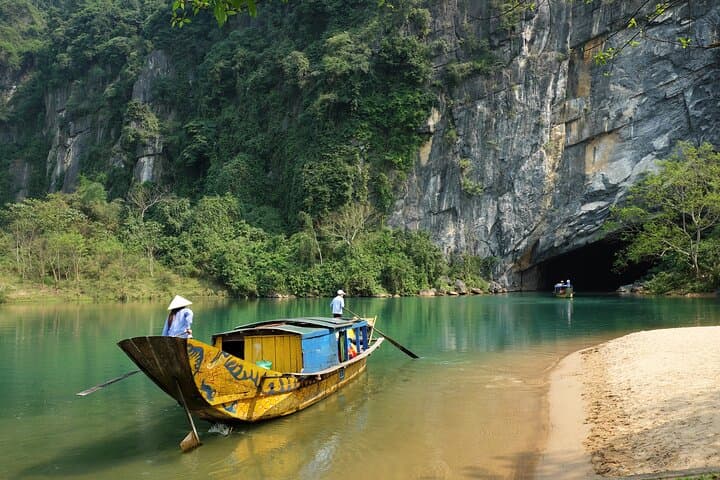 Hue to Phong Nha: Private Day Tour to the Vietnam DMZ and Phong Nha Caves photo 2
