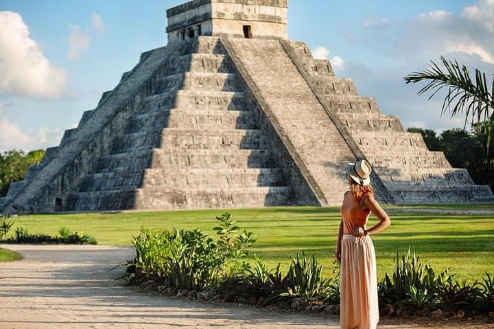 Chichén Itzá Deluxe: Day Trip from Playa del Carmen with Ik Kil & Hubiku Cenotes photo 1