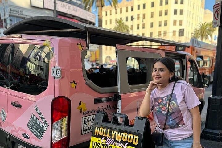90-Min Hollywood Celebrity & Lifestyle Bus Tour — Walk of Fame to Beverly Hills