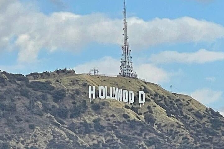 90-Min Hollywood Celebrity & Lifestyle Bus Tour — Walk of Fame to Beverly Hills photo 2