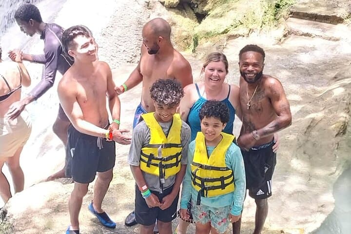 Private Blue Hole Tour from Ocho Rios — Rope Swings, Caves & Cliff Jumps photo 4