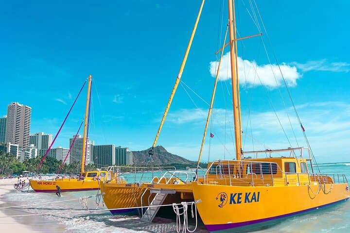 Waikiki Diamond Head Catamaran Sail: 1-Hour Midday Cruise with Drinks photo 2